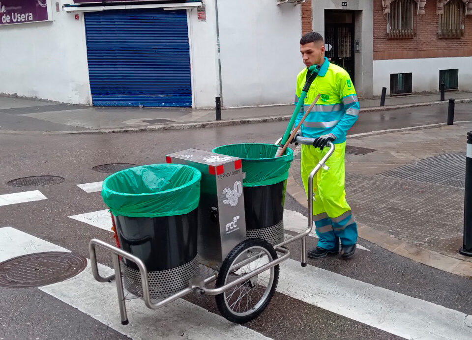 Carrito de limpieza viaria 100% eléctrico Feniks entregado a FCC para Madrid