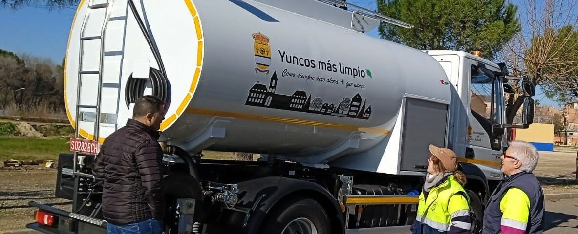 El Ayto. de Yuncos adquiere una nueva baldeadora hidrostática para mejorar la limpieza de la localidad.