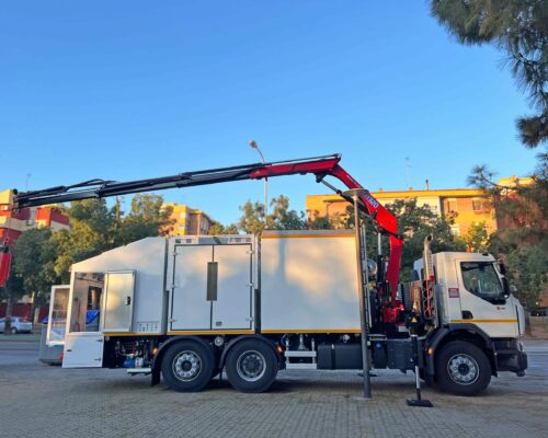 Lavacontenedores de Carga Superior para París Lavacontenedores de Carga Superior para la limpieza de contenedores soterrados y de doble gancho Feniks