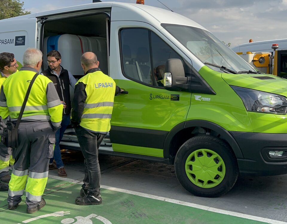 Formaciones sobre el uso de los vehículos hidrolimpiadores eléctricos Feniks para Lipasam