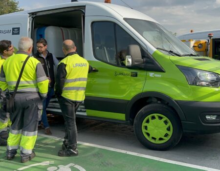 Formaciones sobre el uso de los vehículos hidrolimpiadores eléctricos Feniks para Lipasam