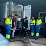 Formación a los operarios de Urbaser para el uso y mantenimiento del nuevo hidrolimpiador entregado.