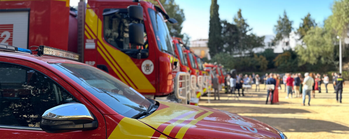 Nueva Autobomba Rural Ligera y dos Unidades Móviles de Logistica Feniks para los bomberos de Diputación Provincial de Sevilla
