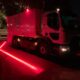 Instalación de luces perimetrales Feniks en equipos de limpieza urbana.
