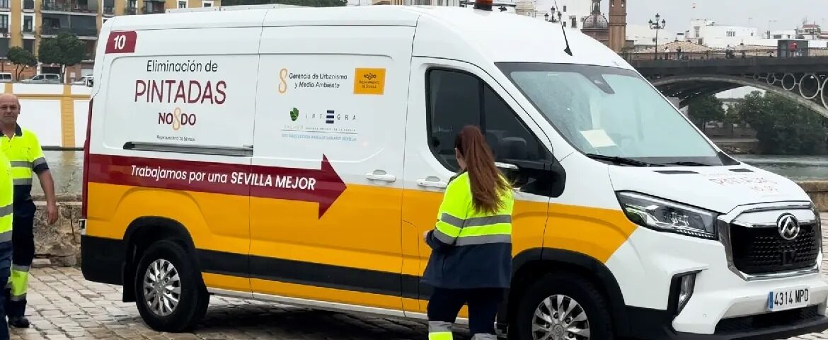 Hidrolimpiador eléctrico Feniks para UTE Protección del Paisaje Urbano de Sevilla