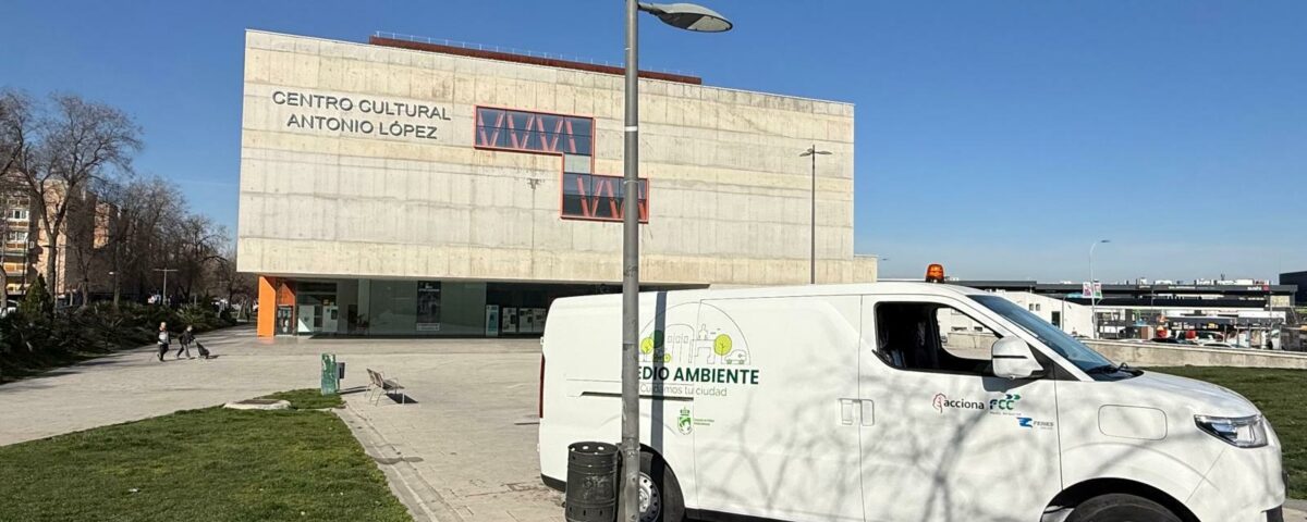 Lavapapeleras eléctrico Feniks para limpieza urbana de Coslada